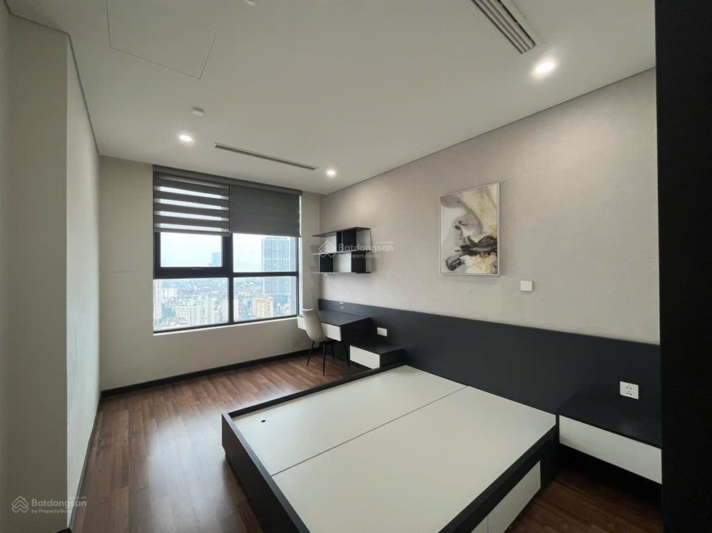 (mới 100%). bán căn góc 95m2 gồm 3 ngủ 2wc, mipec rubik 360, tầng trung view đẹp tòa, sẵn sổ đỏ