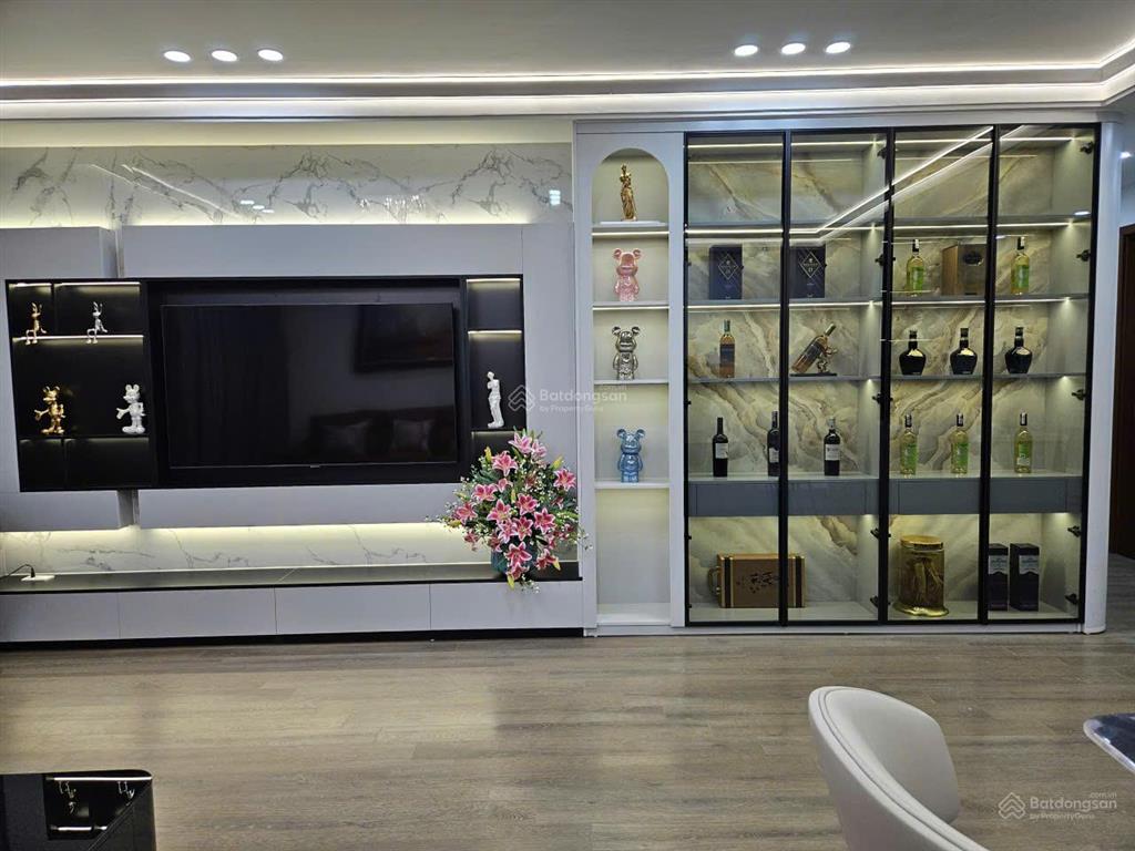 View thẳng công viên cầu giấy. bán căn hộ 97,4m2 gồm 3pn, 2wc, tầng đẹp, sẵn sổ đỏ (cực hiếm)