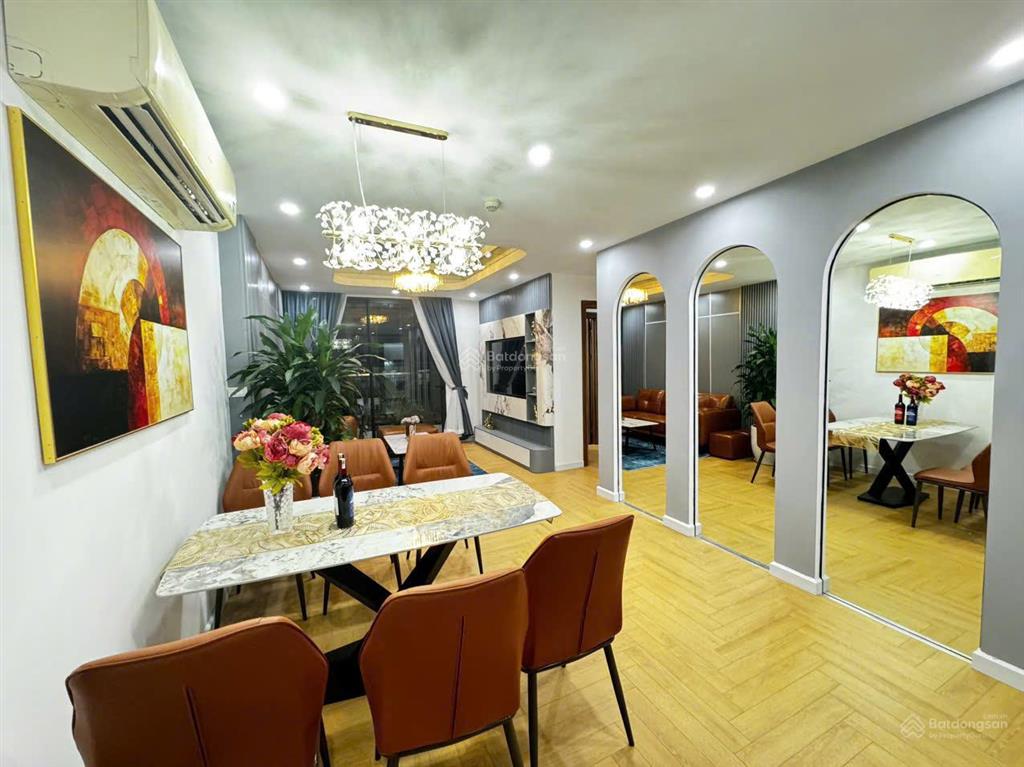 (view trực diện công viên) em bán ch 79m2 gồm 2 ngủ 2wc, ban công đông nam cực đẹp tại center point