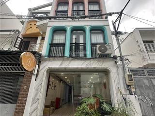 Ngợp cosy hotel, canh emart phan văn trị, xây 5 lầu(12 phòng) .khai thác 150tr/th chỉ 13.9 tỷ