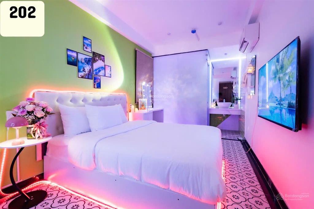 Ngợp cosy hotel, canh emart phan văn trị, xây 5 lầu(12 phòng) .khai thác 150tr/th chỉ 13.9 tỷ