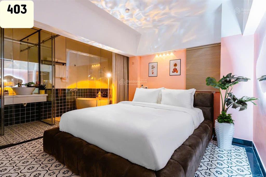 Ngợp cosy hotel, canh emart phan văn trị, xây 5 lầu(12 phòng) .khai thác 150tr/th chỉ 13.9 tỷ