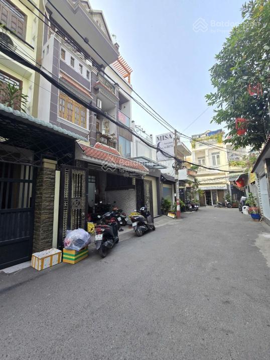Quá rẻ! chỉ 6,7 tỷ có nhà 3 tầng kiên cố vào ở ngay, dt 4x15m, hẻm xe tải 6m, nhà 3 tầng