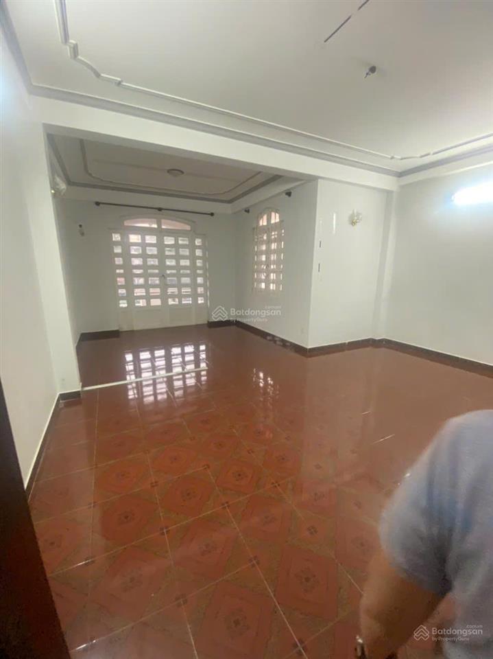 Cho thuê nhà vị trí đẹp, mt kinh doanh đường tên lửa 6x21m 3 lầu, giá 45 triệu/tháng