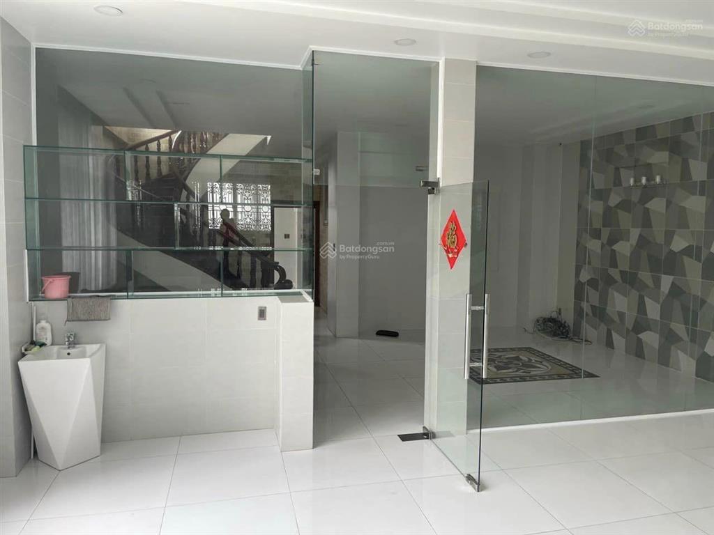 Cho thuê nhà mt đường tạ mỹ duật, dt 8 x 20m, 3.5 tấm, giá 45 triệu/tháng