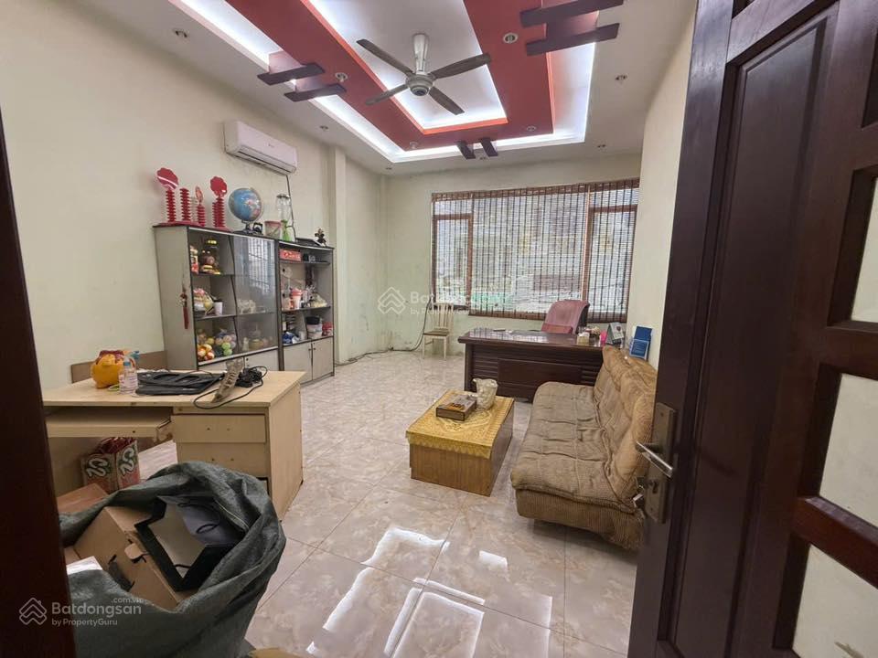 Cho thuê nhà hẻm xe tải 122 đất mới, , 8 x 25m, 3.5 tấm, giá 40 triệu/tháng