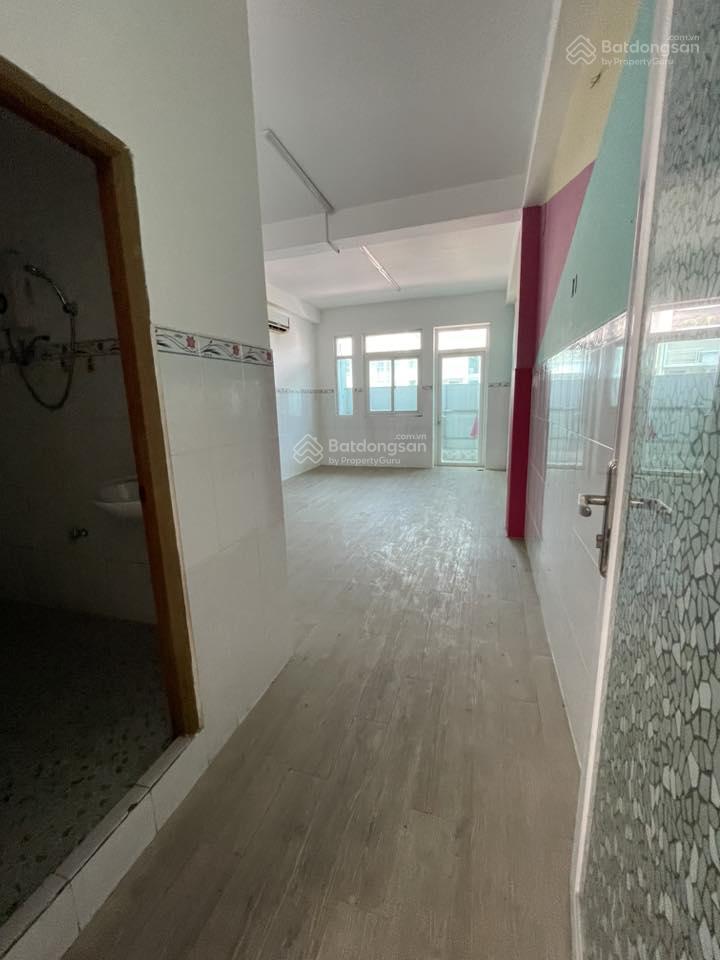 Cho thuê nhà mt đ. số 4, khu tên lửa, dt 4x20m, 6pn, giá 26 triệu/tháng, ngay cc moonlight
