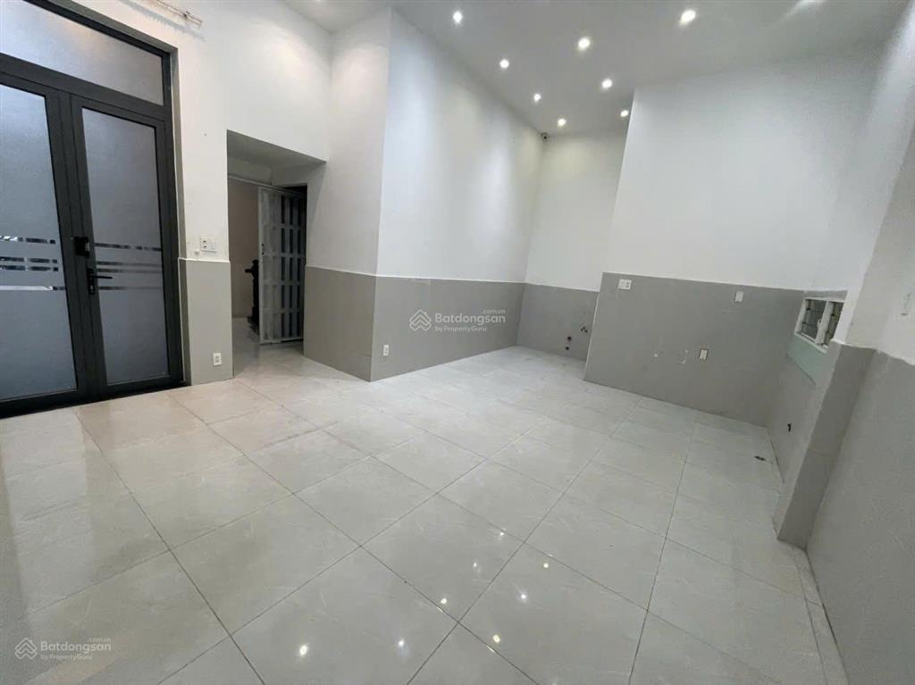 Cho thuê biệt thự mt đ. số 5 khu tên lửa 8x20m, 3.5 tấm 39 triệu/tháng. đối diện công viên