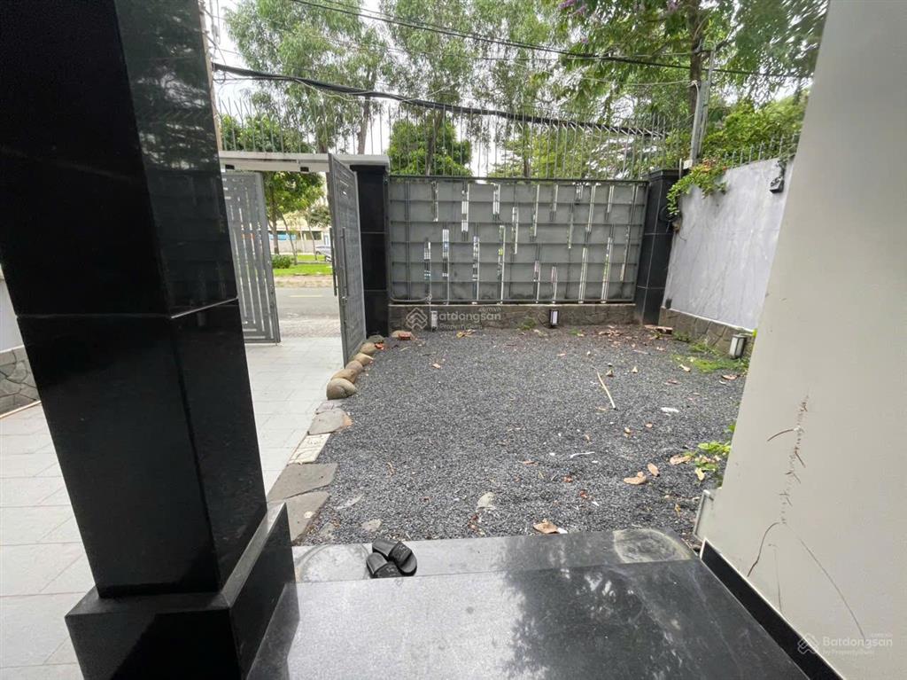 Cho thuê biệt thự mt đ. số 5 khu tên lửa 8x20m, 3.5 tấm 39 triệu/tháng. đối diện công viên