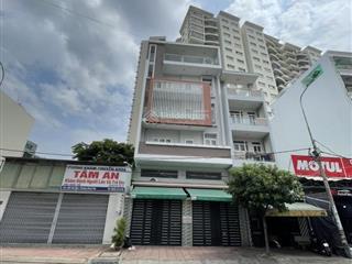 Cho thuê nhà mt đường chợ lớn, khu bình phú, 8x15m, có thang máy, giá 70 triệu/tháng.