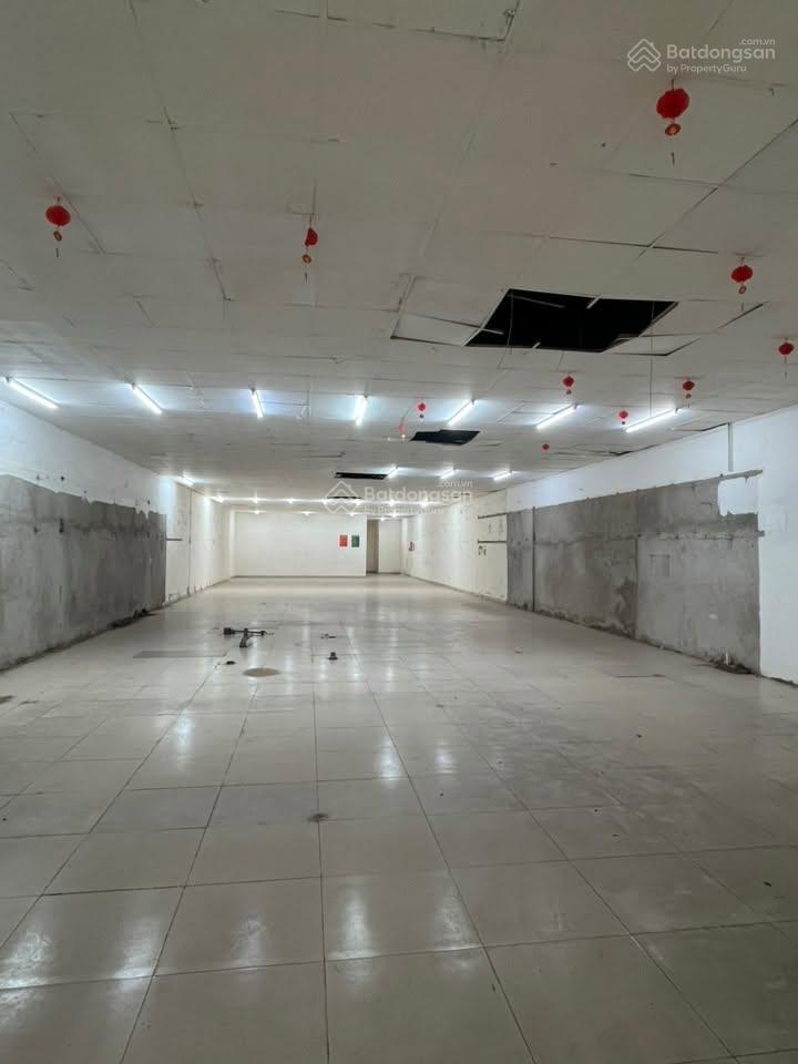 Cho thuê nhà 2mt trước  sau đường chợ lớn, dt 9.5 x 45m, cấp 4, giá 100 triệu/tháng