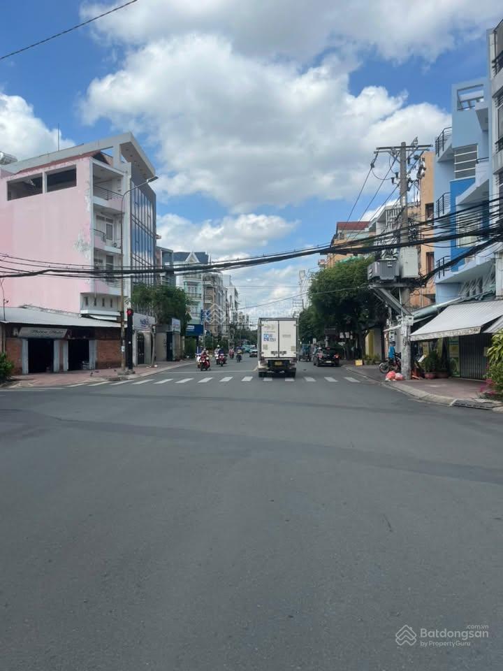 Cho thuê nhà 2mt trước  sau đường chợ lớn, dt 9.5 x 45m, cấp 4, giá 100 triệu/tháng
