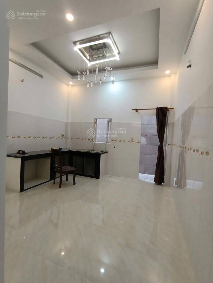 Cho thuê nhà mt, khu bình phú, 4x20m, 2 lầu, 15 triệu/tháng. gần chợ hồ trọng quý