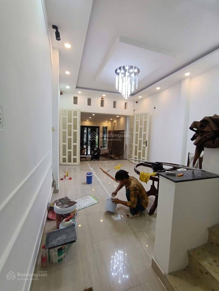 Cho thuê nhà mt, khu bình phú, 4x20m, 2 lầu, 15 triệu/tháng. gần chợ hồ trọng quý