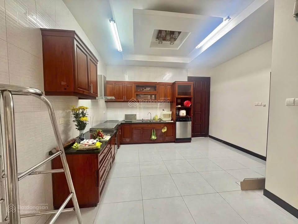 Cho thuê biệt thự khu tên lửa, mt đường số 8, dt 10 x 25m, giá 45 triệu/tháng.