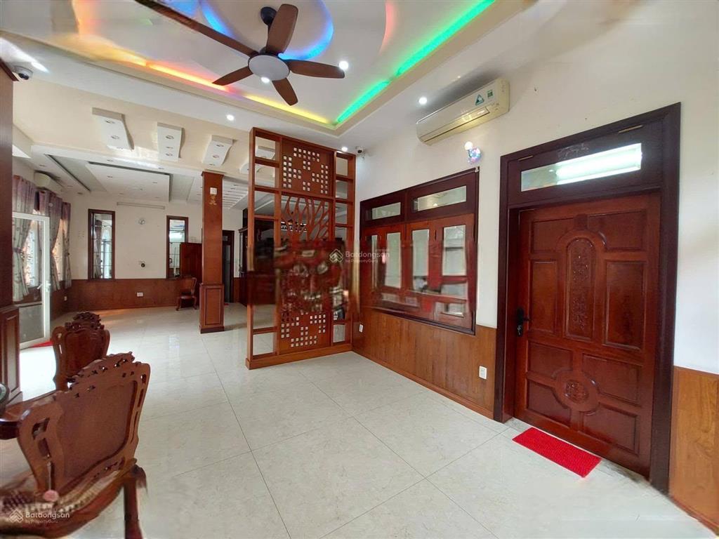 Cho thuê biệt thự góc 2mt đường số 57, 12 x 22m, 3 lầu, 7pn giá 45 triệu. đối diện công viên