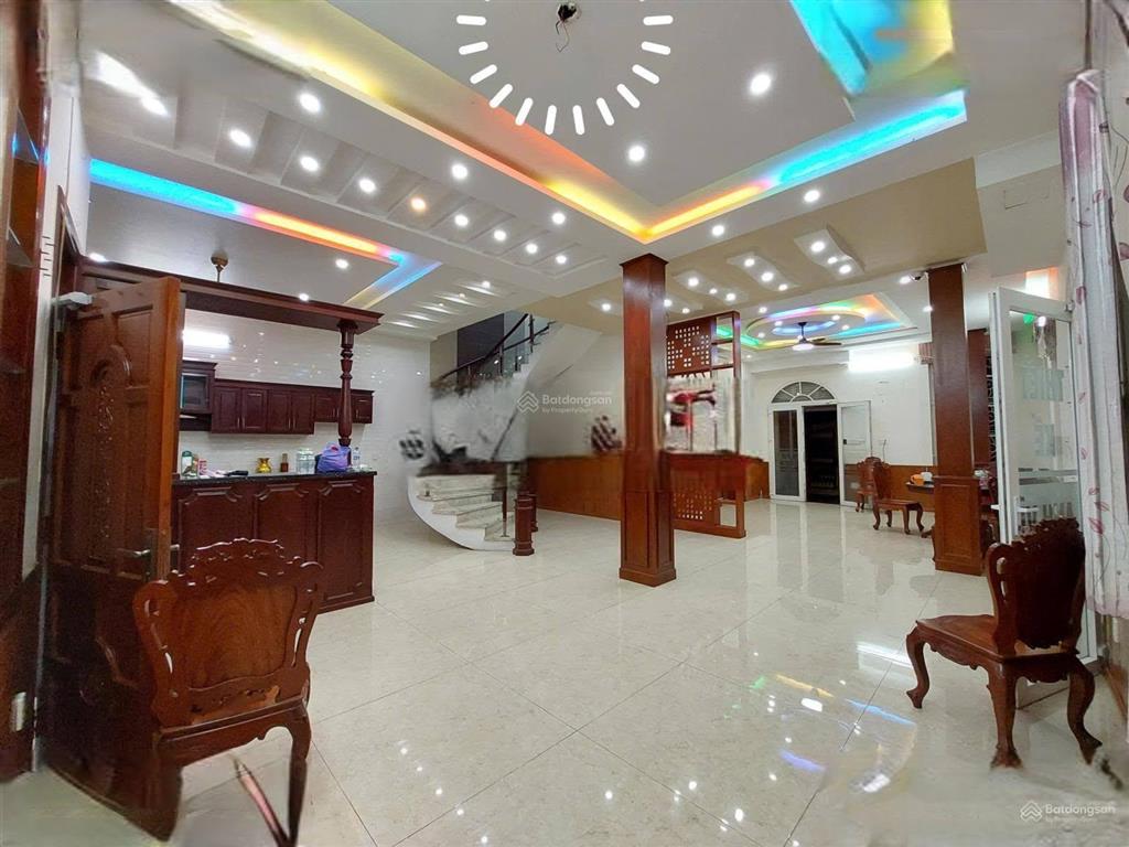 Cho thuê biệt thự góc 2mt đường số 57, 12 x 22m, 3 lầu, 7pn giá 45 triệu. đối diện công viên