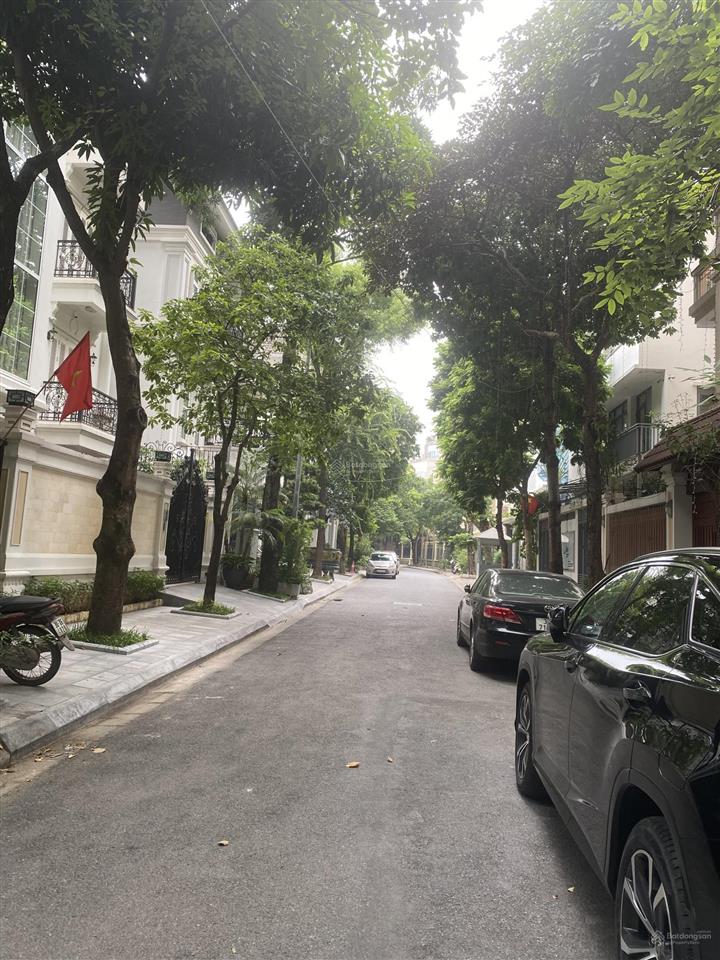 Biệt thự yên hoà (trần kim xuyến) 4 tầng, 1 hầm gara ô tô đỗ thoải mái