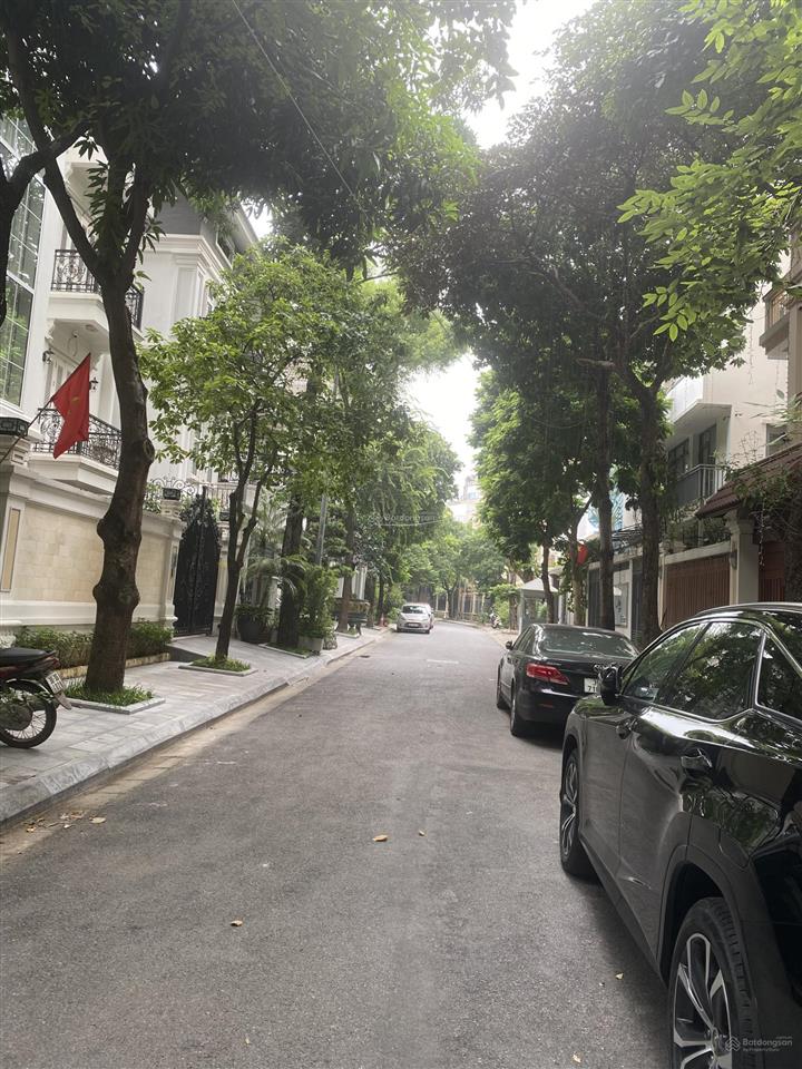 Biệt thự yên hoà (trần kim xuyến) 4 tầng, 1 hầm gara ô tô đỗ thoải mái