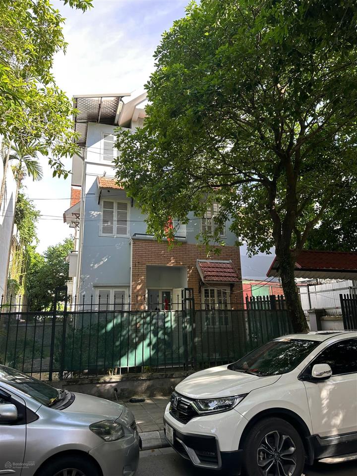 Cho thuê biệt thự trần kim xuyến 200m2, xây 3 tầng, 1 tum