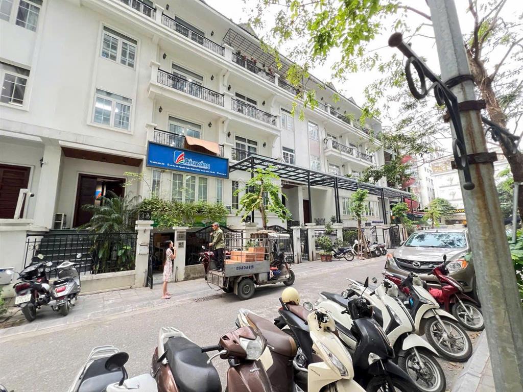 Cho thuê biệt thự 201 nguyễn tuân (thanh xuân)  100m2, xây 4 tầng + 1 hầm giá 55tr