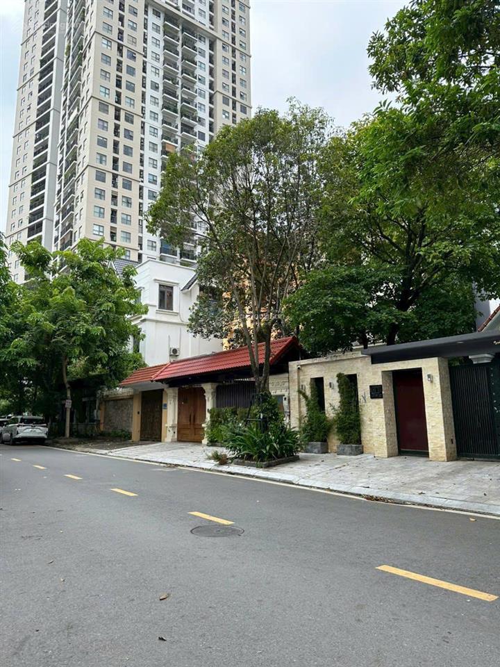 Tôi cho thuê biệt thự dịch vọng cầu giấy (250m2) 4 tầng, 1 hầm xe đỗ thoải mái