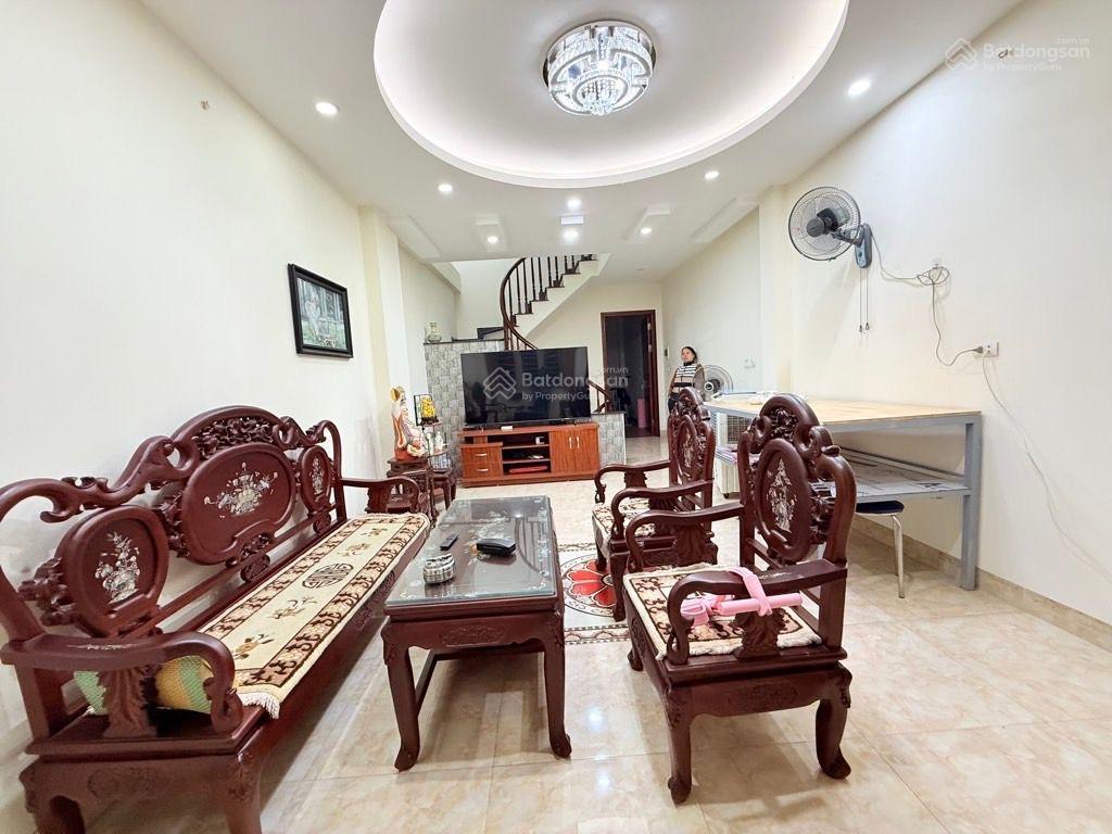 Nhỉnh 7 tỷ có nhà 5 tầng, ngõ thẳng rộng, về ở luôn