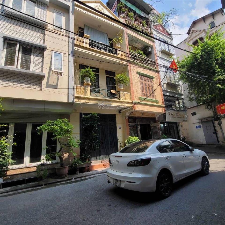 Bán nhà , ô tô vào nhà, 3 tầng, chỉ nhỉnh 11 tỷ, lõi phố.