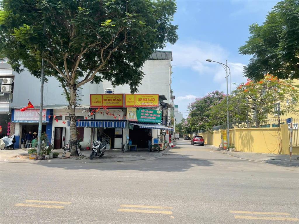 Bán mảnh đất dịch vụ phân lô 64 m2, hai mặt tiền, tại phố việt hưng long biên