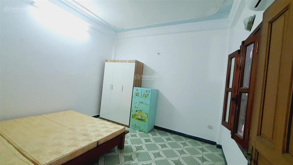 Cho thuê phòng ngõ 72 dương quảng hàm, dt25m2, full đồ, bếp, vs riêng, sân chơi thoáng đãng
