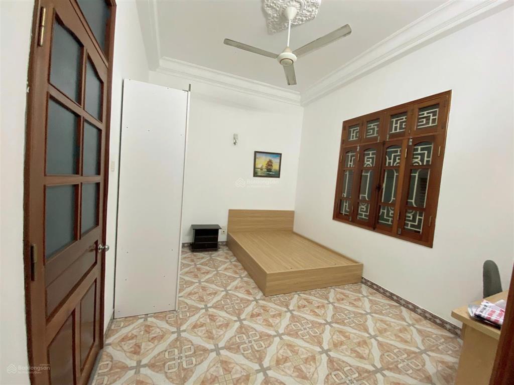 Cần cho thuê phòng đào tấn  đường bưởi dt23m², full đồ, có ban công, cửa sổ rộng. giá 3,6tr