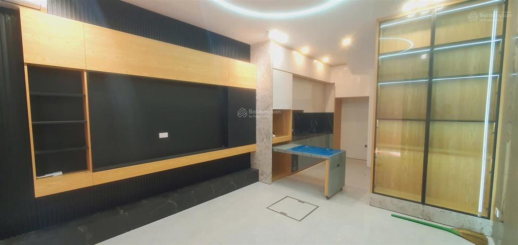 Bán nhà ngõ 38 xuân la  oto đỗ cổng  5 tầng full nội thất  giá 10,5 tỷ