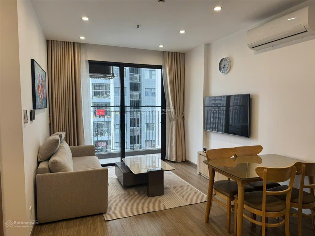 Chính chủ bán gấp căn hộ chung cư 42,8 m2 1n + tại the sakura  vinhomes smart city