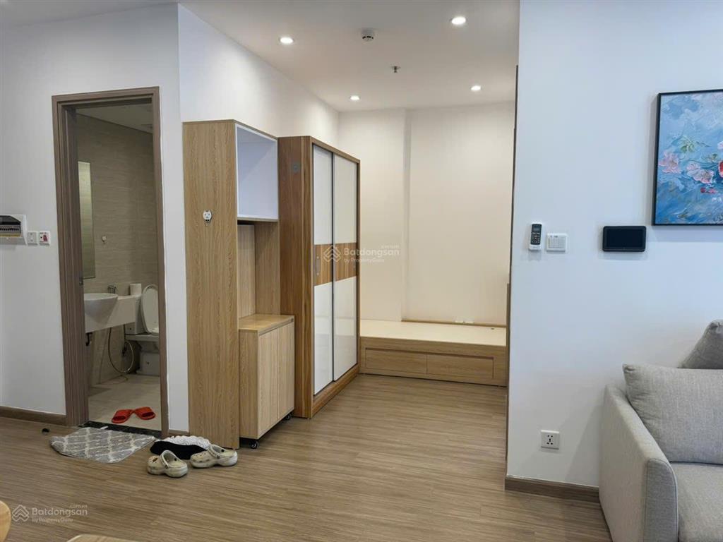 Chính chủ bán gấp căn hộ chung cư 42,8 m2 1n + tại the sakura  vinhomes smart city
