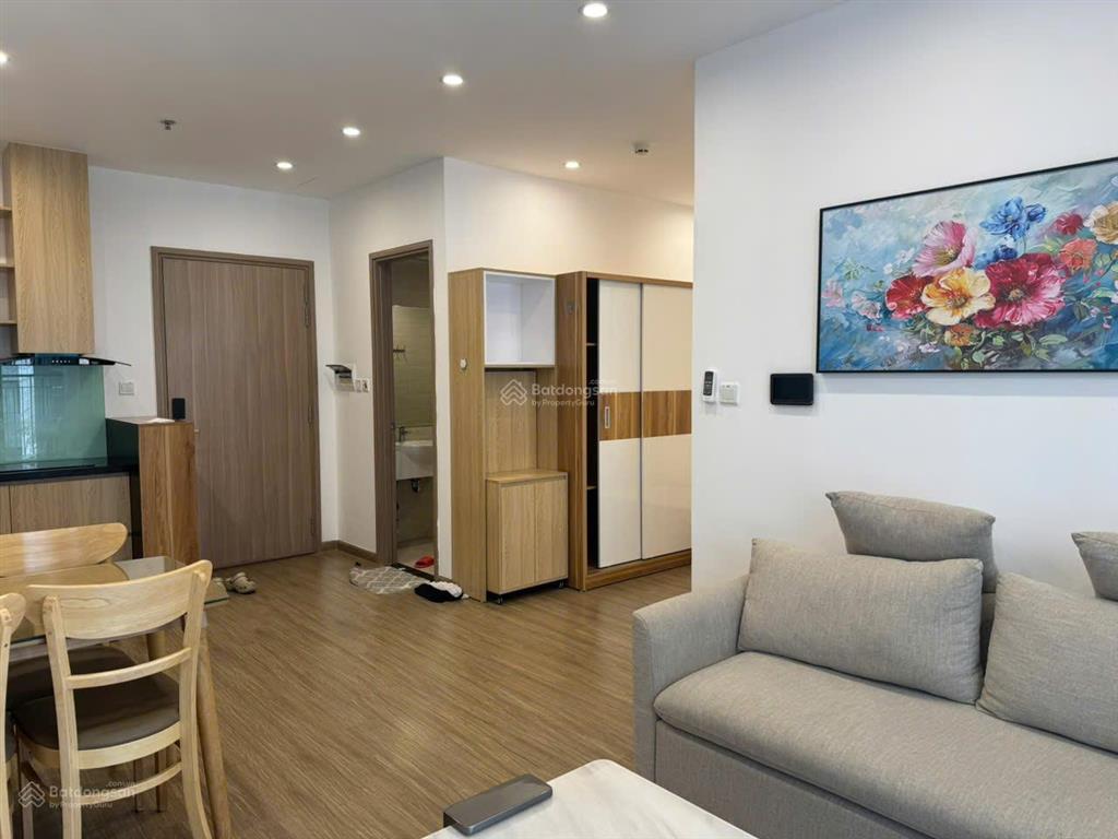 Chính chủ bán gấp căn hộ chung cư 42,8 m2 1n + tại the sakura  vinhomes smart city
