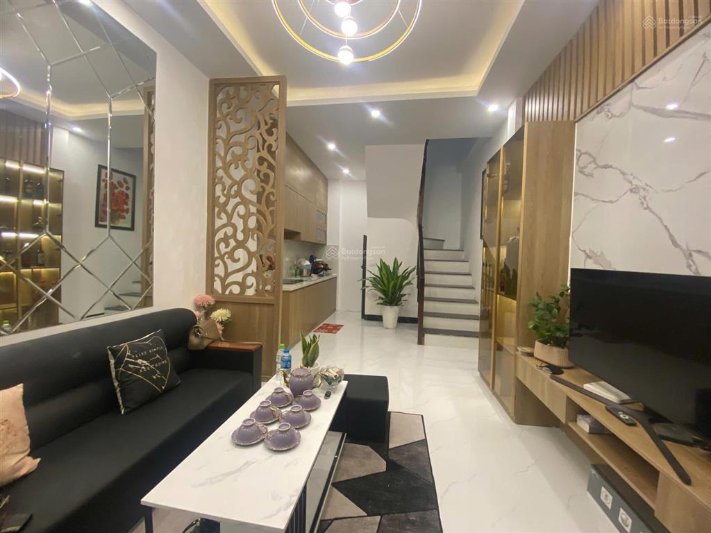 Nhà 5 tầng phân lô cán bộ vạn phúc, đường rộng , 40m2 x 5 tầng có thang máy ,  0867 627 ***