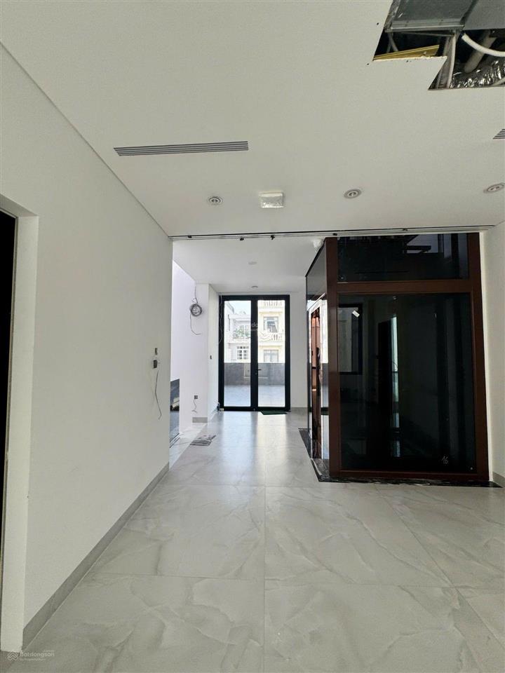 Biệt thự mặt tiền nằm lòng tân quy  lâm văn bền quận 7  nhà hiện đại có thang máy