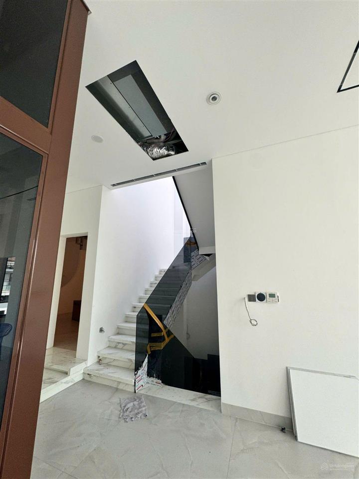 Biệt thự mặt tiền nằm lòng tân quy  lâm văn bền quận 7  nhà hiện đại có thang máy