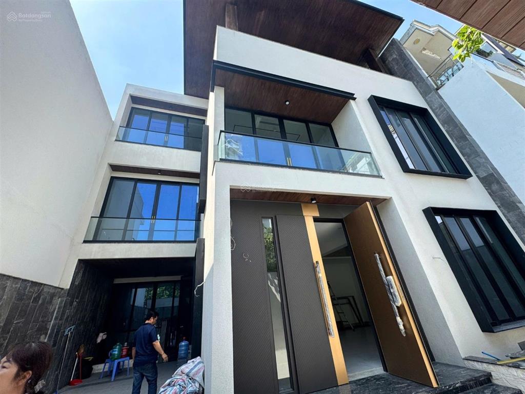 Biệt thự mặt tiền nằm lòng tân quy  lâm văn bền quận 7  nhà hiện đại có thang máy