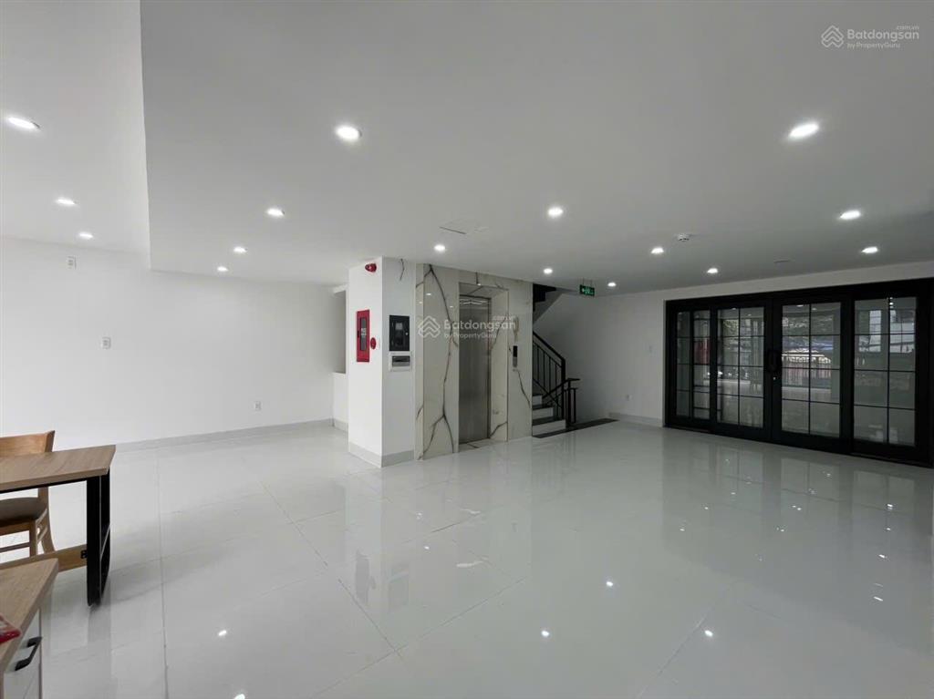 Cho thuê mặt bằng kd vp, 150m2 sàn sẵn mới keng có máy lạnh  lý phục man  gần nguyễn thị thập