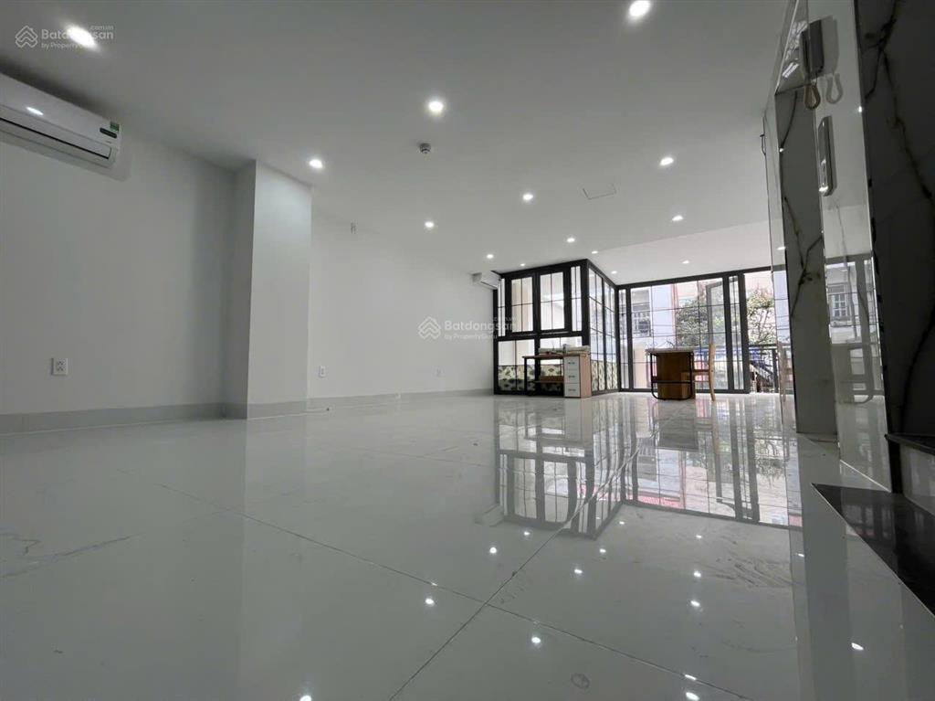 Cho thuê mặt bằng kd vp, 150m2 sàn sẵn mới keng có máy lạnh  lý phục man  gần nguyễn thị thập