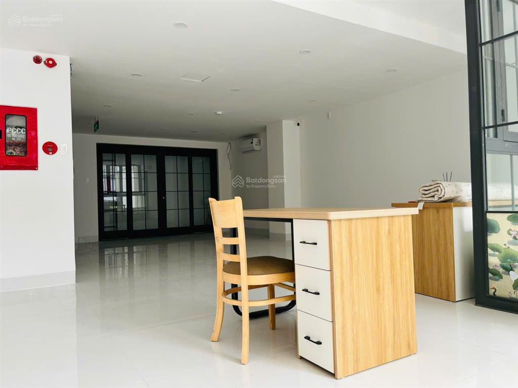 Cho thuê mặt bằng kd vp, 150m2 sàn sẵn mới keng có máy lạnh  lý phục man  gần nguyễn thị thập