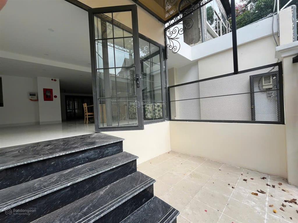Cho thuê mặt bằng kd vp, 150m2 sàn sẵn mới keng có máy lạnh  lý phục man  gần nguyễn thị thập