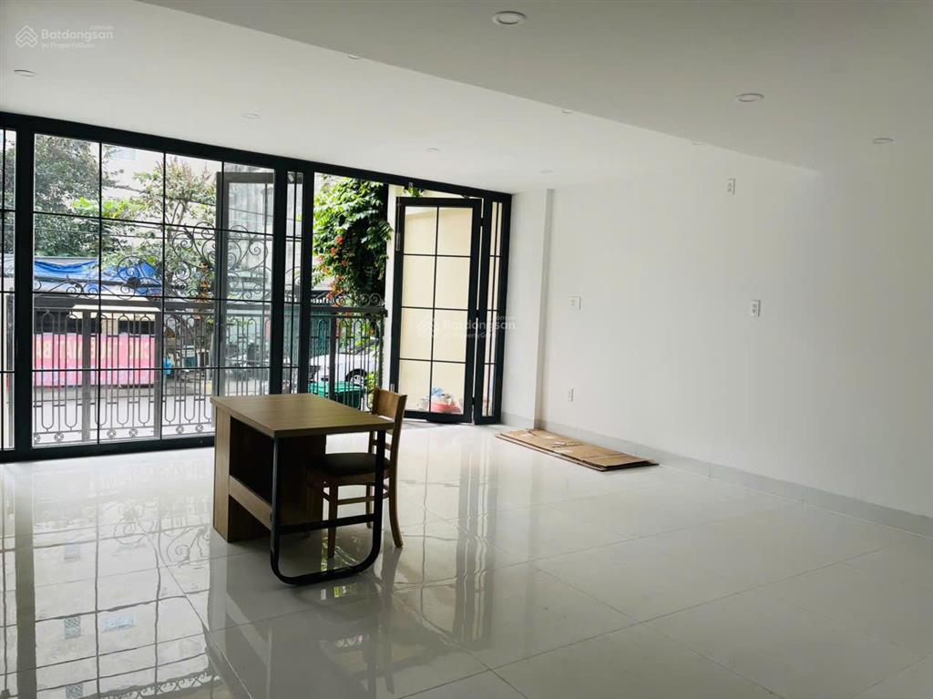 Cho thuê mặt bằng kd vp, 150m2 sàn sẵn mới keng có máy lạnh  lý phục man  gần nguyễn thị thập