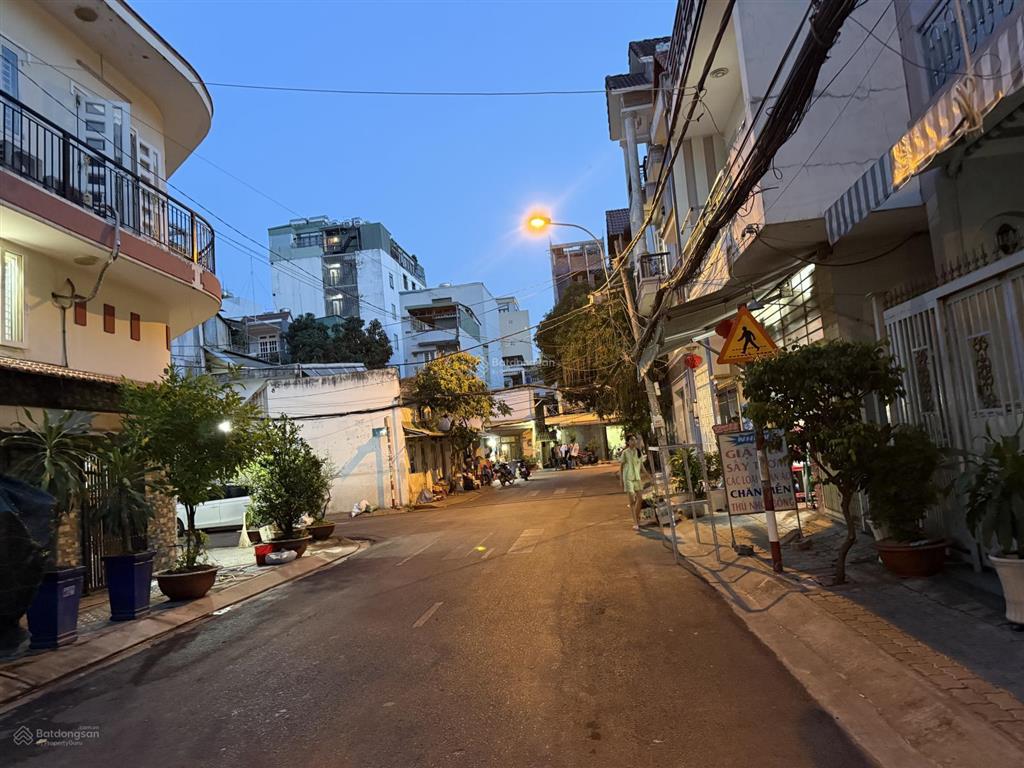 Đường số lý phục man quận 7  4pn kd đa nghành nghề đường 10m gần nguyễn thị thập nguyễn văn linh