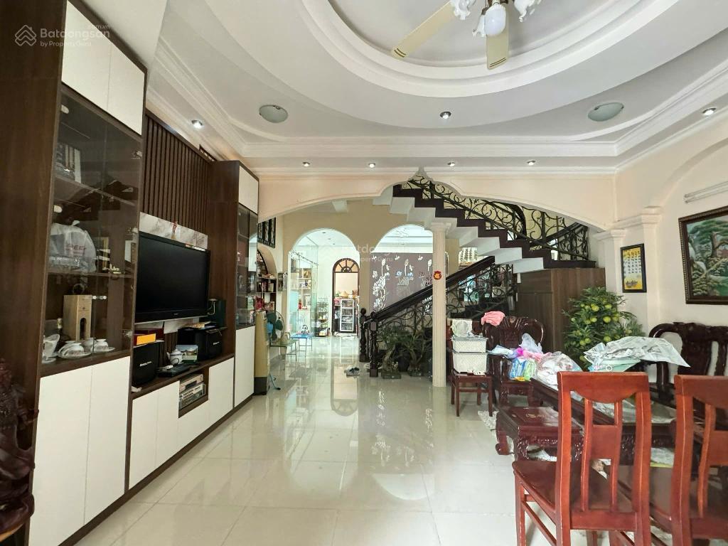 Biệt thự sân vườn lâm văn bền ngang 14m bề thế  dt đất 222.7m2  nhà 3 tấm có sân rộng