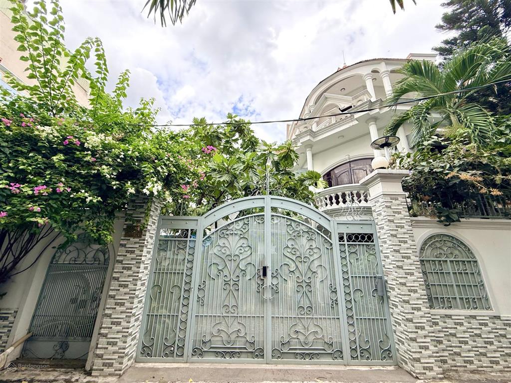 Biệt thự sân vườn lâm văn bền ngang 14m bề thế  dt đất 222.7m2  nhà 3 tấm có sân rộng