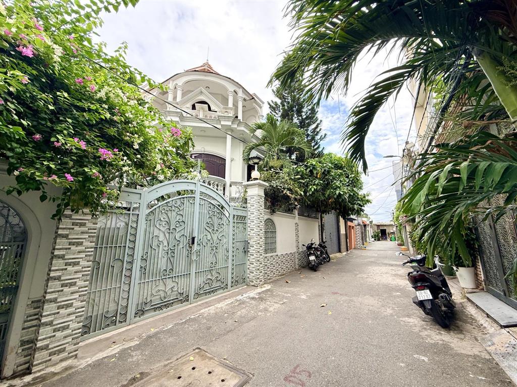 Biệt thự sân vườn lâm văn bền ngang 14m bề thế  dt đất 222.7m2  nhà 3 tấm có sân rộng