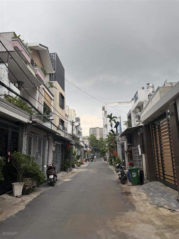 Nhà đường số lý phục man quận 7  ngang 5m đẹp, nhà xây ở có tâm, hẻm 6m dân trí cao