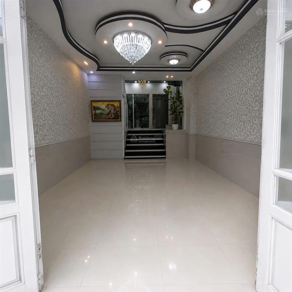 Cho thuê nhà cạnh cầu phú xuân, giá 15 triệu, xe hơi ngủ nhà được
